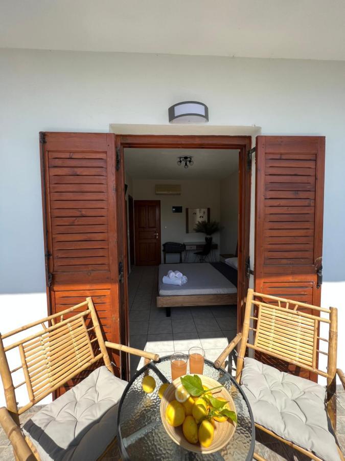 Jimmy'S Guest House Skiathos Екстер'єр фото